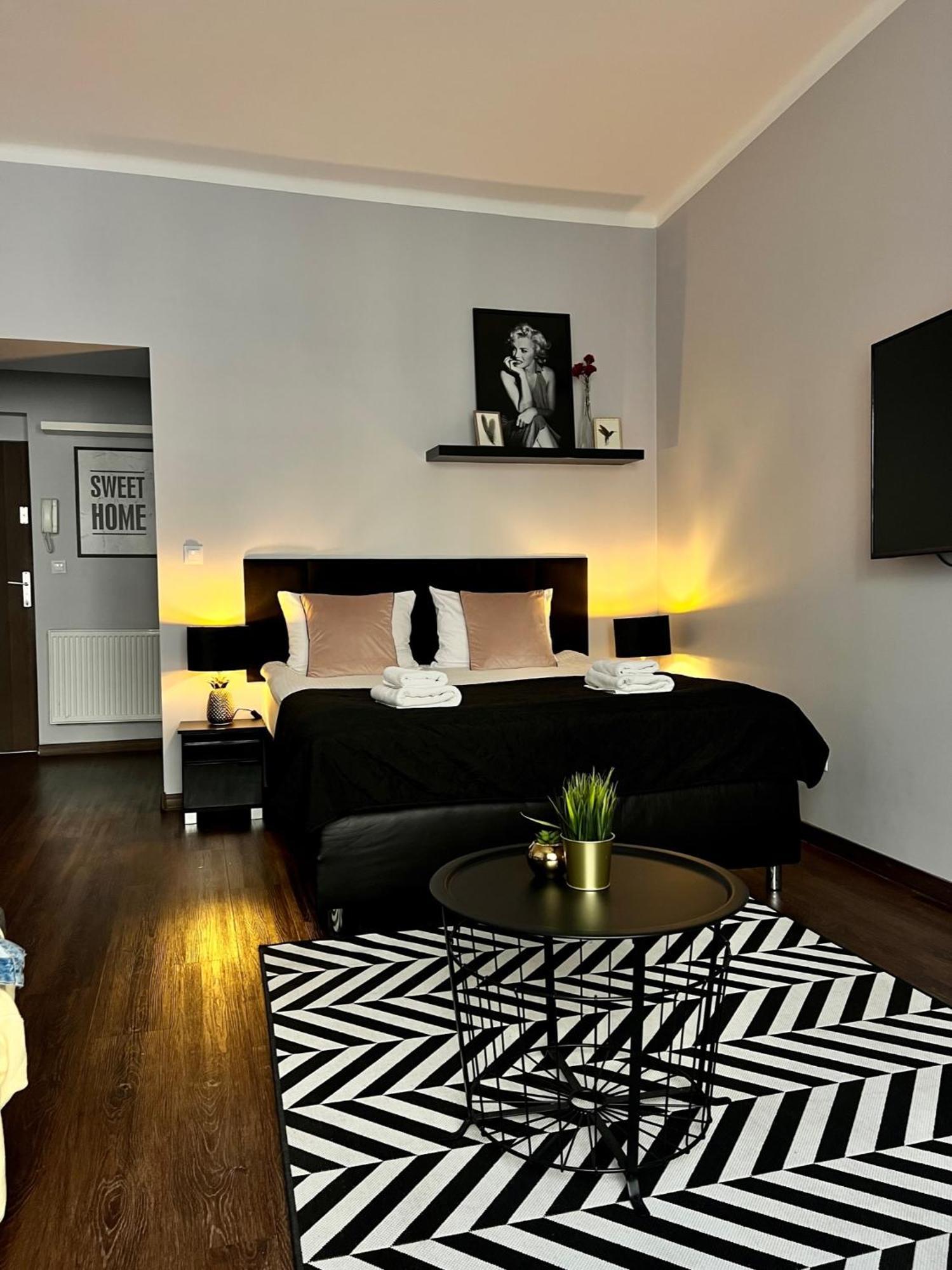 Leo Apartments Old Town Краков Экстерьер фото