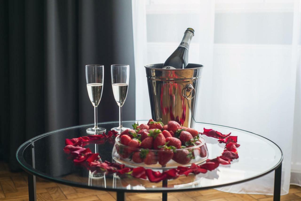 Leo Apartments Old Town Краков Экстерьер фото